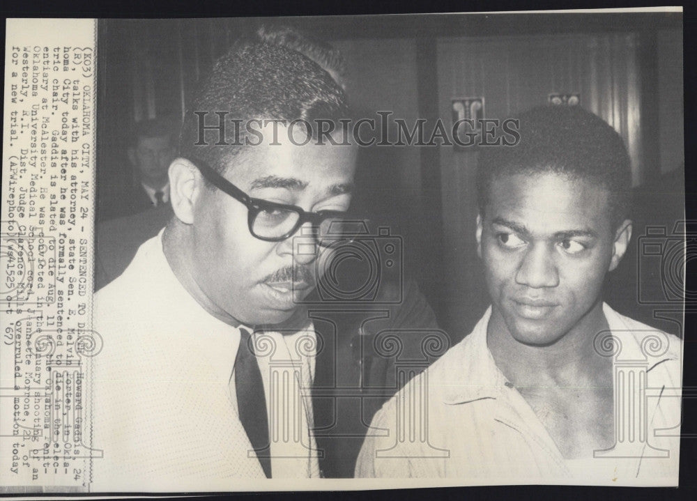 1967 Press Photo Howard Gasois and his atty Sen E Melvin Porter - Historic Images