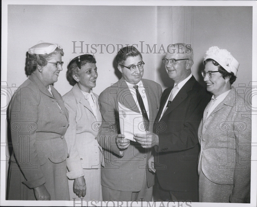 1957 Press Photo Ann Van Germent Mary Vargis Wm MAercello In Boston/Hyde Park/ - Historic Images