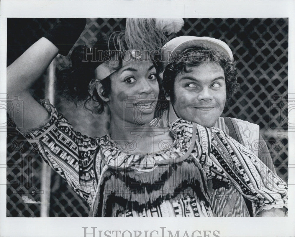 1973 Press Photo Helem Gelzer And Peter COvette In Godspell Scene At Wilbur Thea - Historic Images