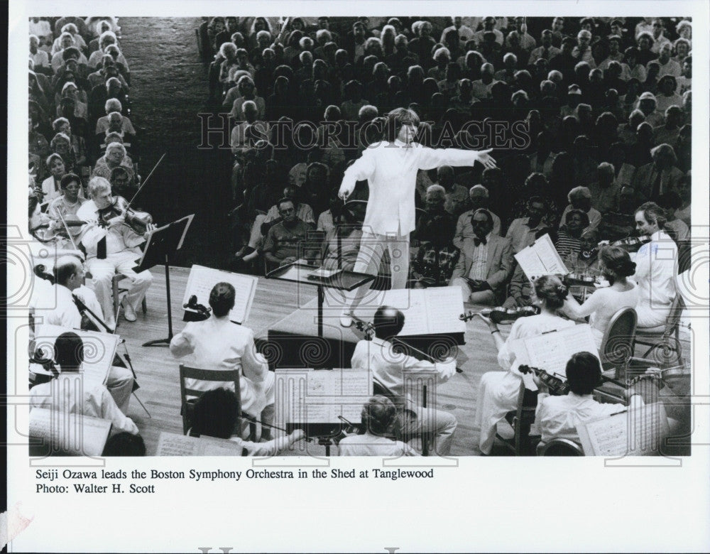 Press Photo Conductor Seiji Ozawa Leads Boston Symphony - Historic Images