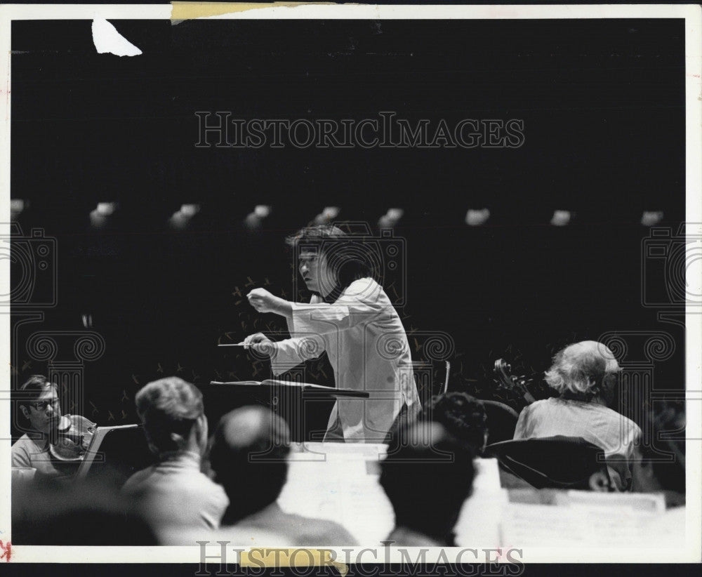 1979 Press Photo Boston Symphony Conductor Seiji Ozawa During Rehearsal - Historic Images