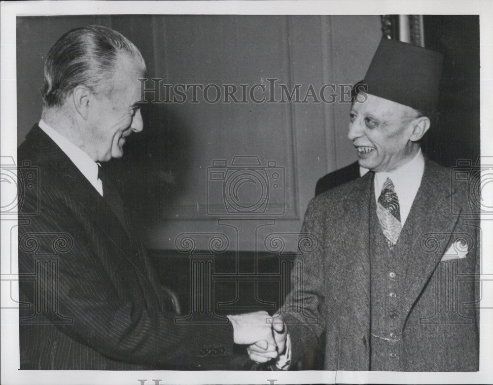 1952 Press Photo Jefferson Caffery US Ambassador Egypt Naguib Hilaly Pasha Prime - Historic Images