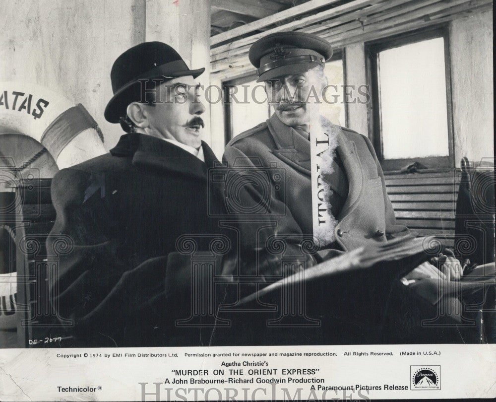 1975 Press Photo Albert Finney, Jeremy Lloyd in Agatha Christie&#39;s &quot;Murder on the - Historic Images