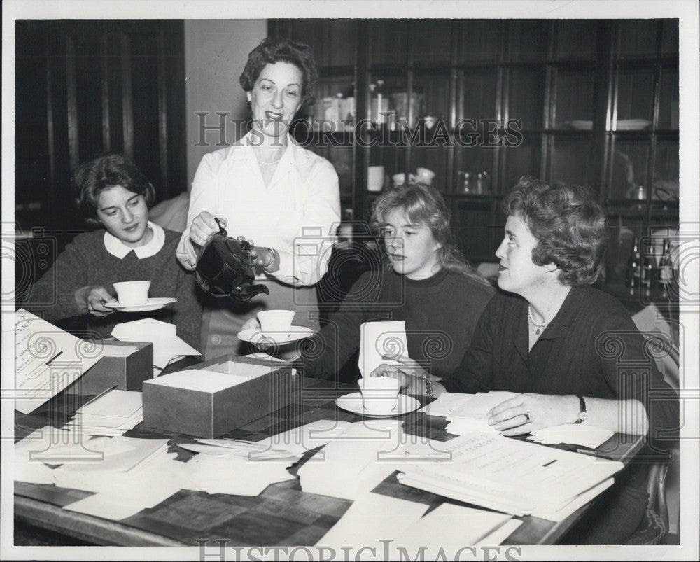 Press Photo Mrs Paul Melrose ,Ann Taggart, Laurie Kitchel, Mrs. William R. - Historic Images