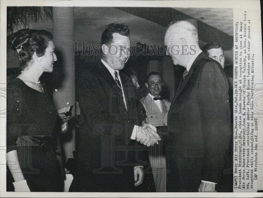 1960 Press Photo Pres. Eisenhower with Gov. John D. Merwin and wife. - Historic Images