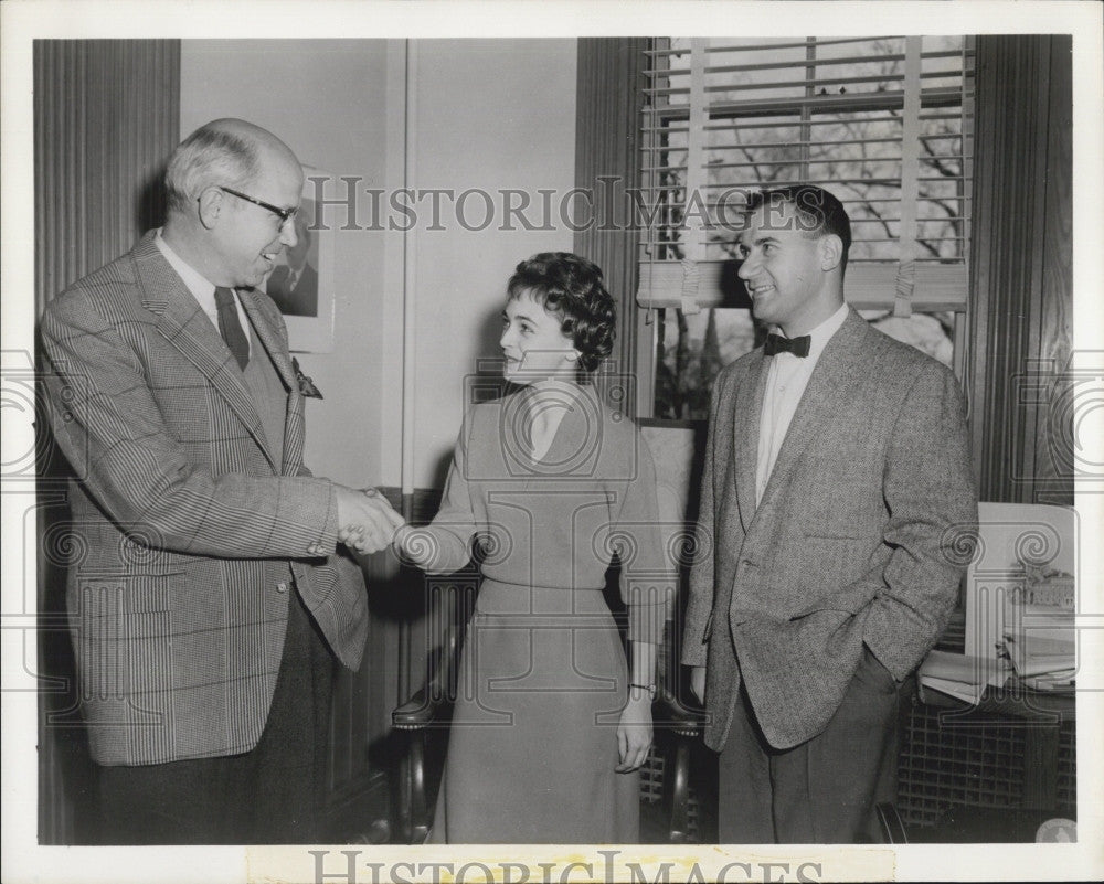 1959 Press Photo Pres. Thomas C.Mendenhall of Smith College congratulate student - Historic Images