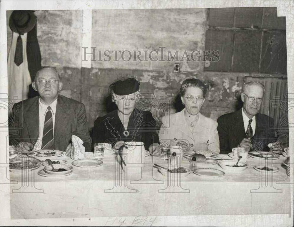 1945 Press Photo Somerville Elks Mr &amp; Mrs Herman Bruning &amp; Mr &amp; Mrs Frank Baldwi - Historic Images