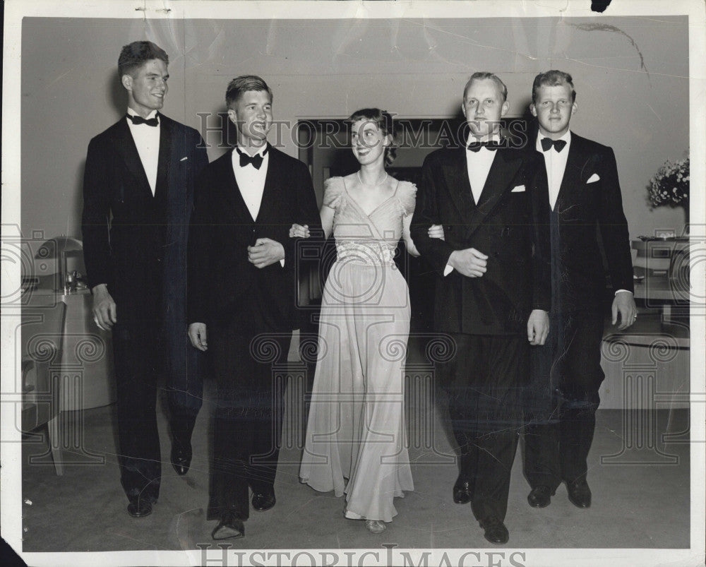 Boston post Debutante Betsy Cabot with 4 Escorts at Ford Expo 1940 Vintage  Press Photo Print - Historic Images