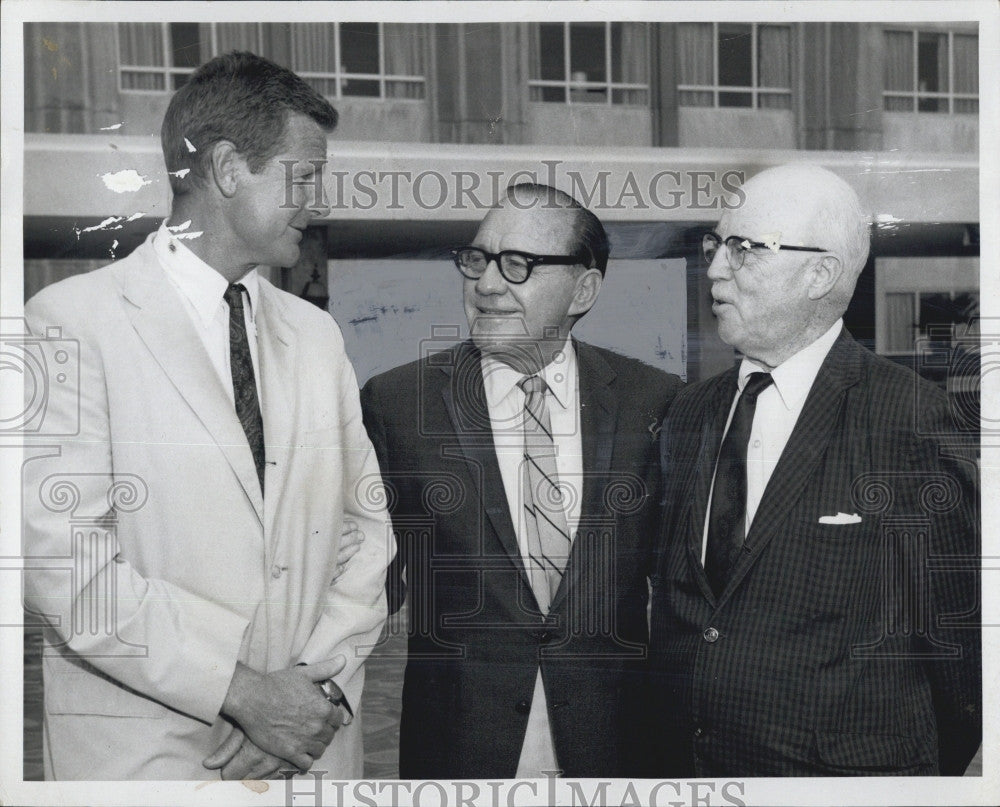 1967 Press Photo Jack Benny, Dr George Cahill Jr, Dr Howard Root of Diabetes Fou - Historic Images