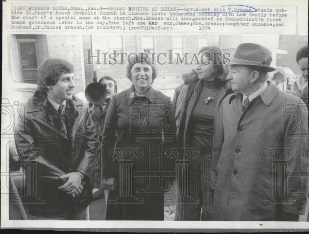 1974 Press Photo CT Gov Ella Grasso At St Mary&#39;s Roman Cat Churc Wndsor Locks CT - Historic Images