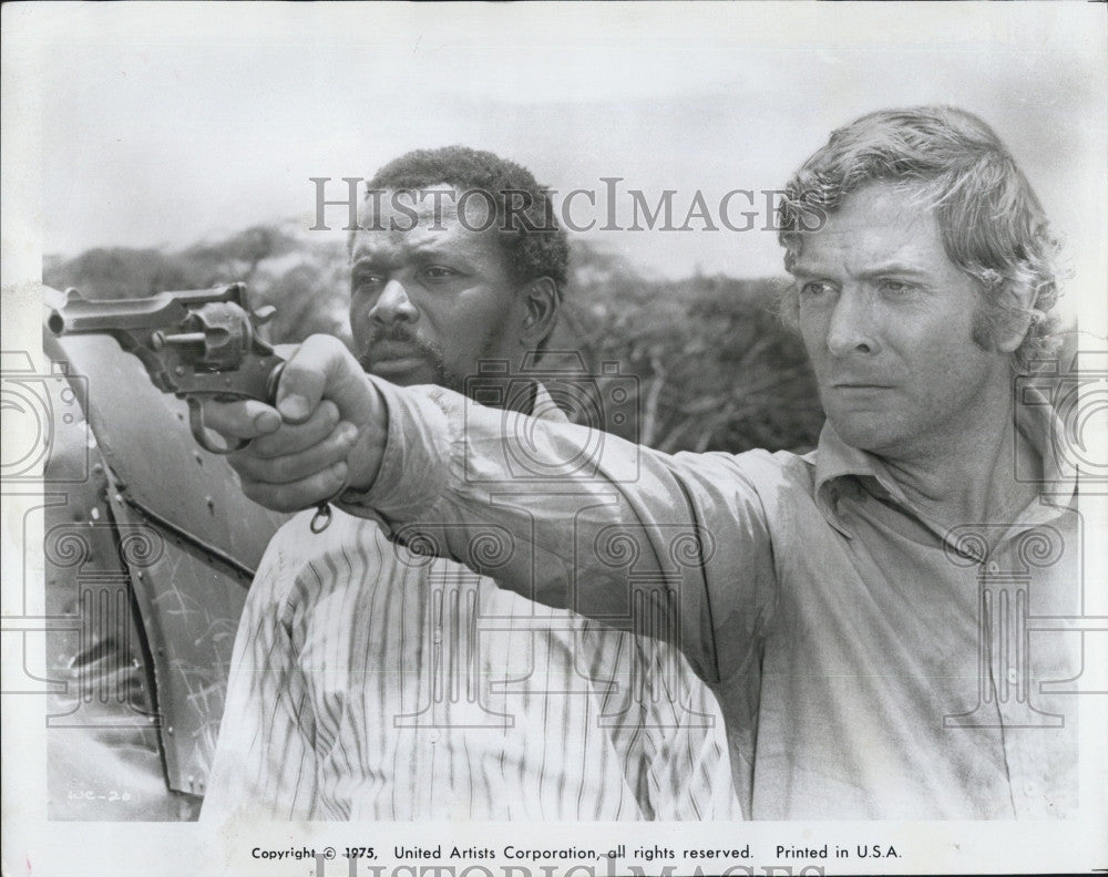 1975 Press Photo Michael Caine As Sidney Poitier In The Wilby Conspiracy COPY - Historic Images