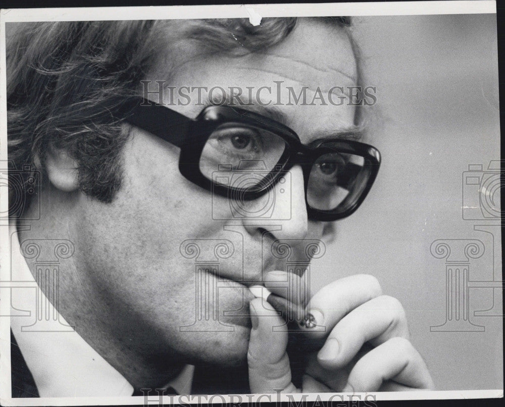 1979 Press Photo Michael Caine And Weil Closeup Smoking A Cigar - Historic Images