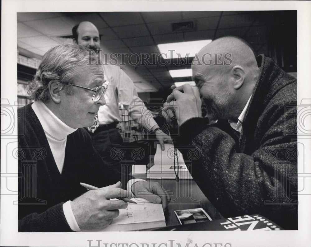 1992 Press Photo Michael Caine And New Book At Harvard Coop With Ralph Hamilton - Historic Images