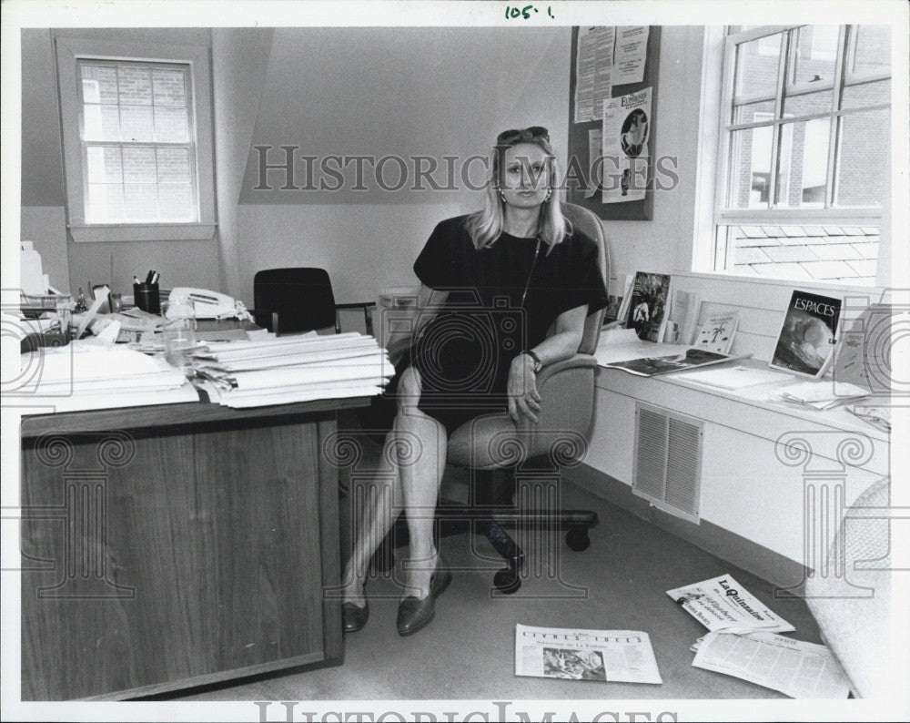 1991 Press Photo French Consulate Boelle De Chambrun At Desk - Historic Images