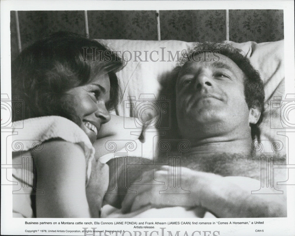 1978 Press Photo Film &quot;Comes a Horseman&quot; Jane Fonda James Caan - Historic Images