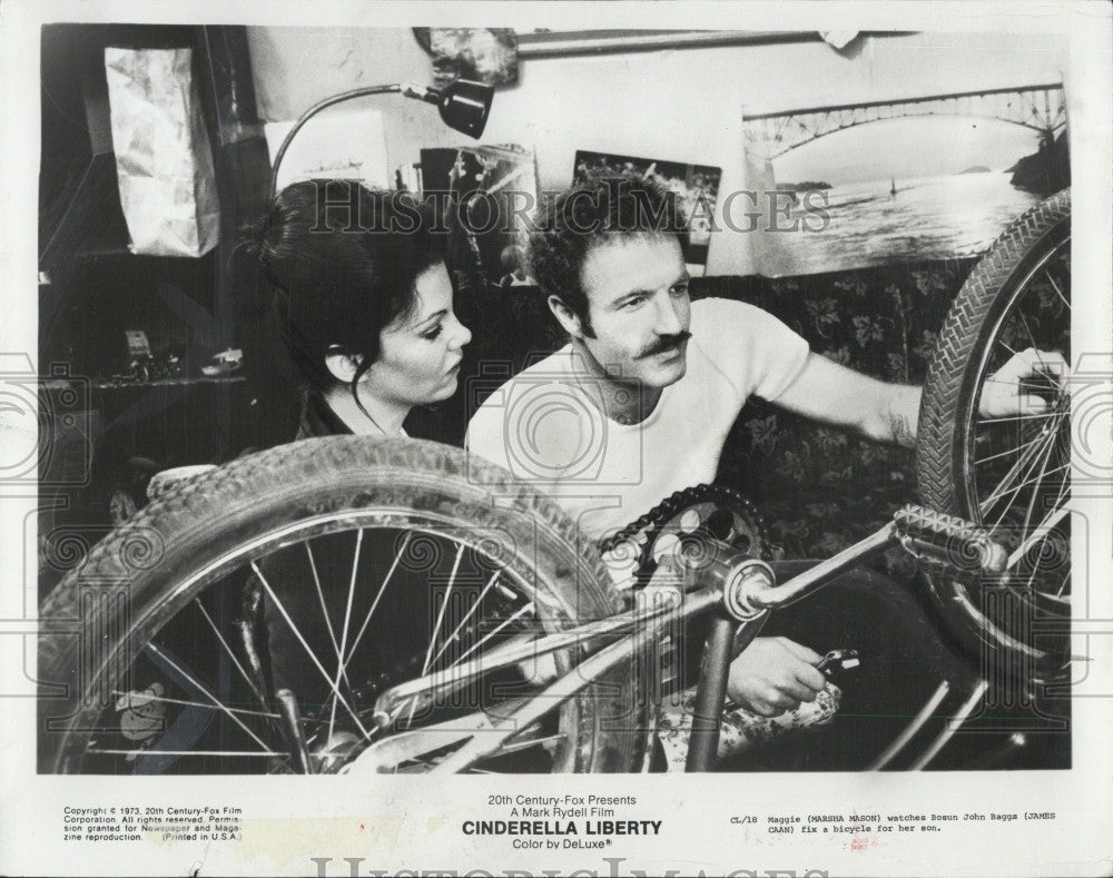 1974 Press Photo Actress Marsha Mason and Actor James Caan, - Historic Images