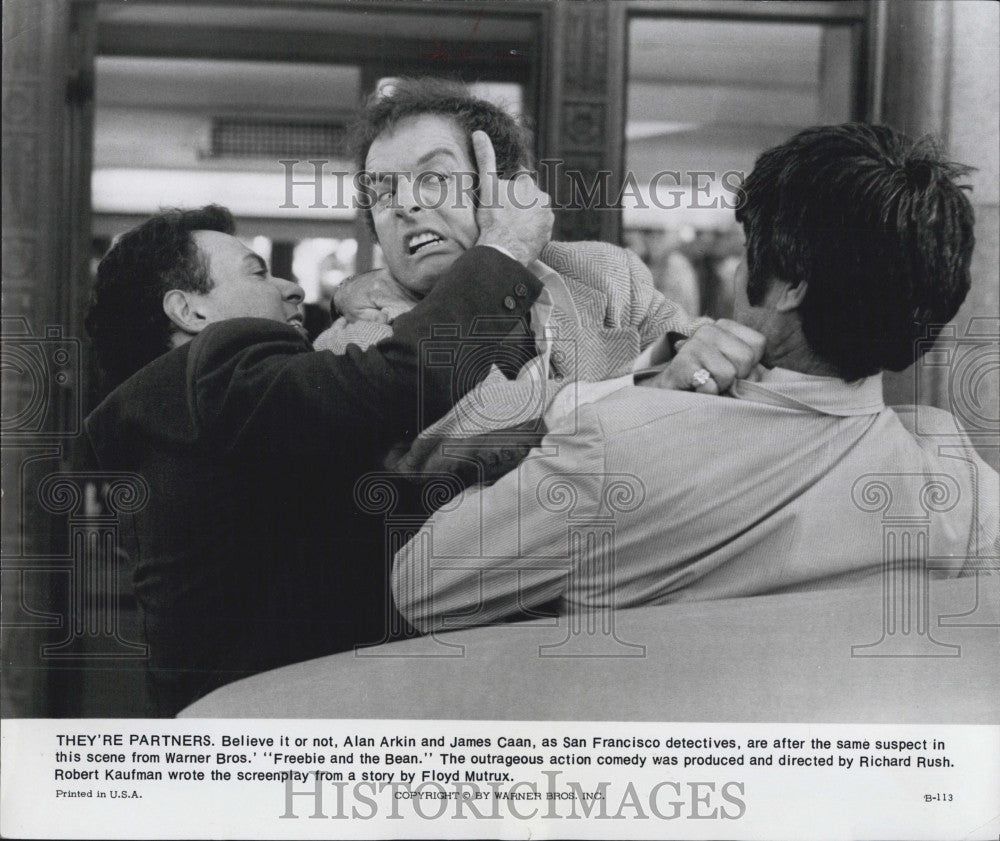 1974 Press Photo Actor James Caan and Alan Arkin, played as Detective. - Historic Images