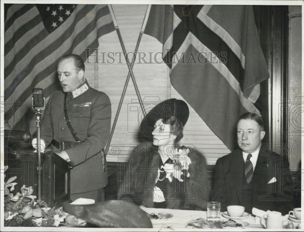 1942 Press Photo Crown Prince Olav and Crown Princess Martha of Norway with - Historic Images