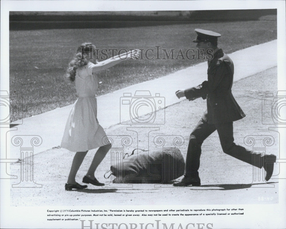 1976 Press Photo Glynnis O&#39;Conner and Jan-Michael Vincent  in &quot;Baby Blue Marine&quot; - Historic Images