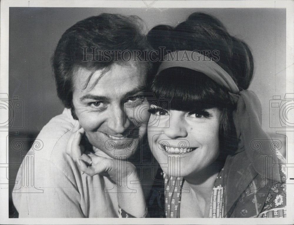 1970 Press Photo &quot;Kraft Music Hall&quot; with Jo Anne Worley on &quot;The Des O&#39;Connor - Historic Images