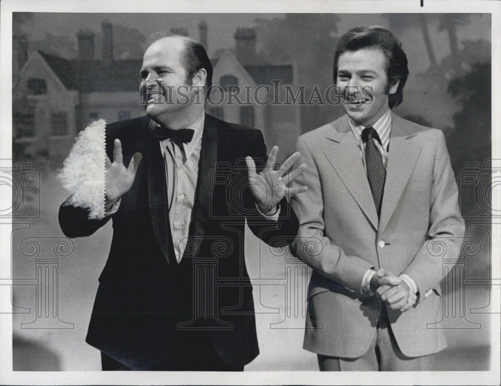 Press Photo &quot;The Des O&quot;Connor Show&quot; with Des O&#39;Connor and Dom DeLuise on NBC TV - Historic Images