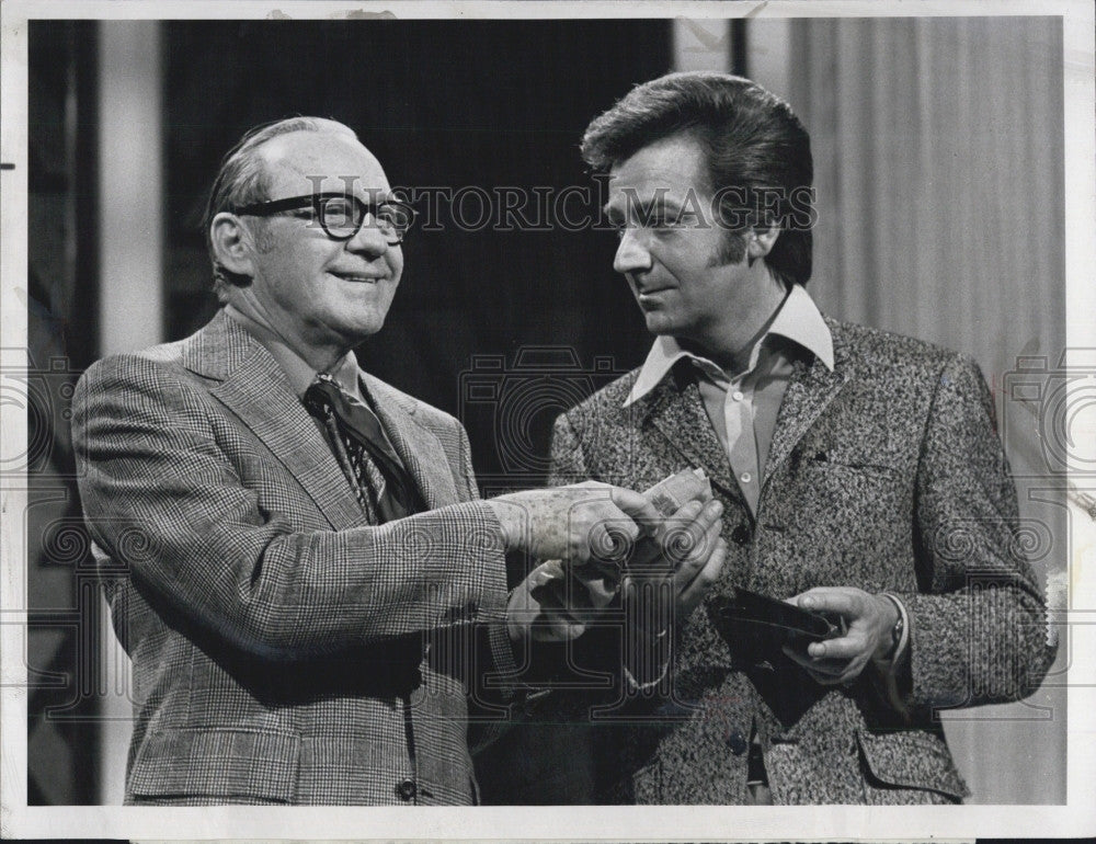 1971 Press Photo &quot;The Des O&#39;Connor Show&quot; with Des O&#39;Connor and Jack Benny NBC TV - Historic Images