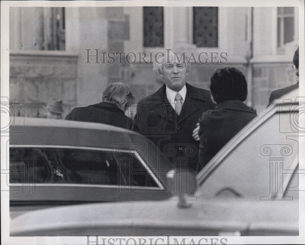 1977 Press Photo David J. O&#39;Connor at Mission Church Roxbury - Historic Images