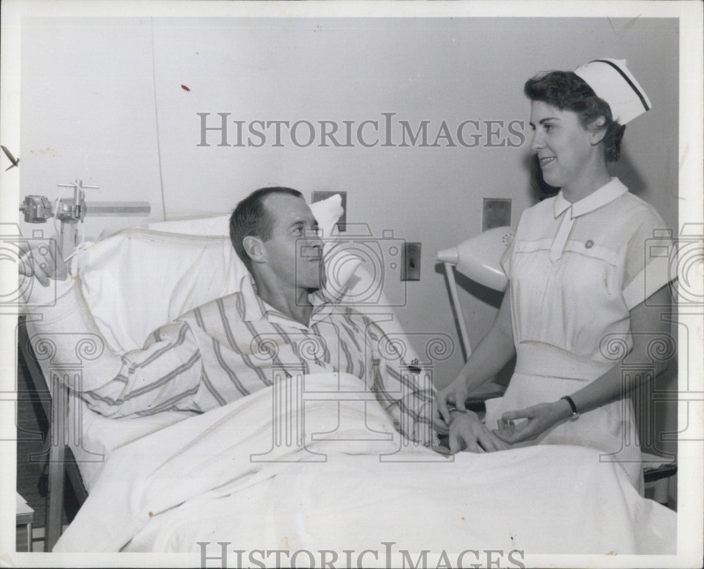 1958 Press Photo Rep.David J.O&#39;Connor and nurse Olga MaCormack at Carney Hosp. - Historic Images