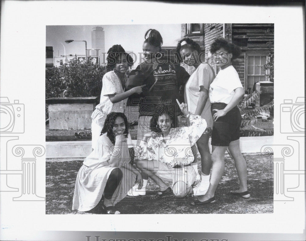 1991 Press Photo Not your average girls group with their personal Asst. - Historic Images