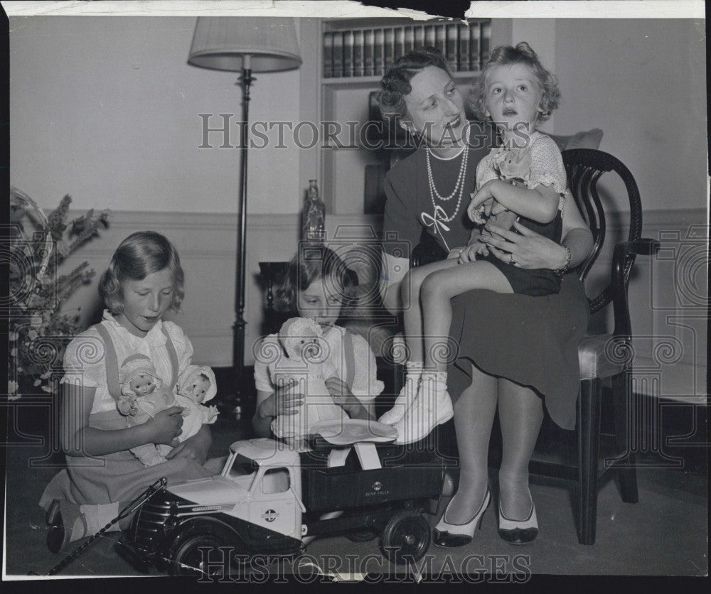 1941 Press Photo Crown Princess Martha of Norway with Children. - Historic Images