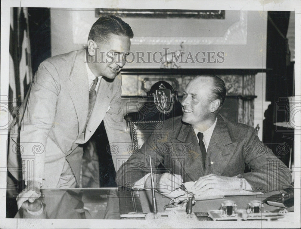 1947 Press Photo Crown Prince Olaf of Norway visit Gov. Bradford. - Historic Images