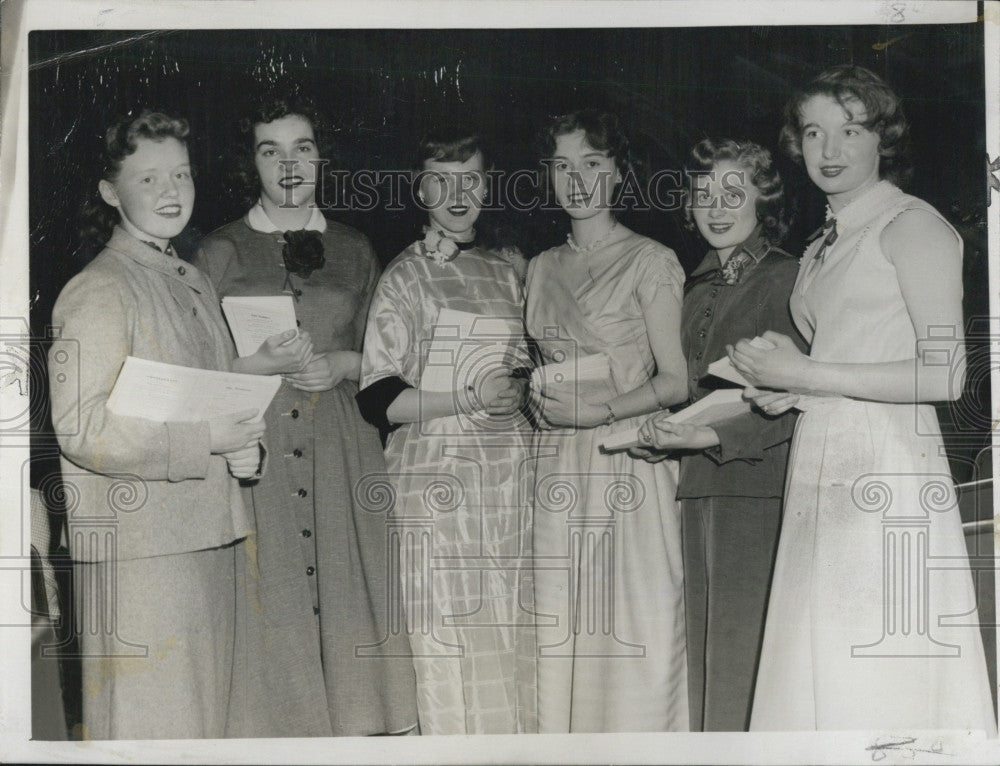 1954 Press Photo High Schools Students serve as usheretts for Aided Program. - Historic Images