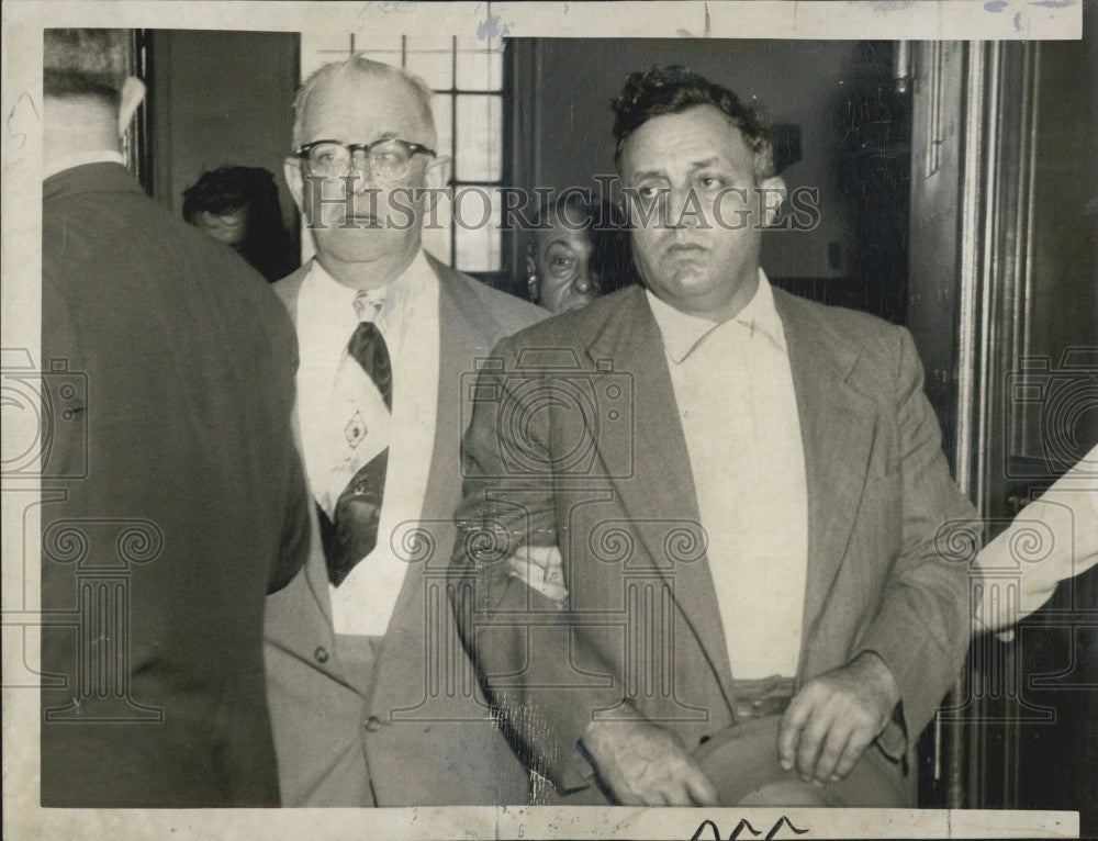 1954 Press Photo Gil Luiz Brum Deported Portugal Deuty Marshall Emmett O&#39;Brien - Historic Images