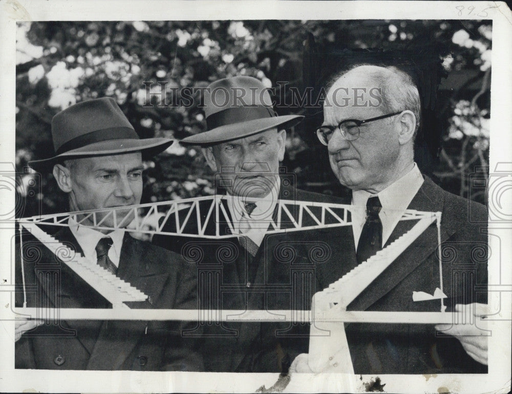 1956 Press Photo U.S. Olympic Chairman Avery Brundage(R)examining model of Pool. - Historic Images