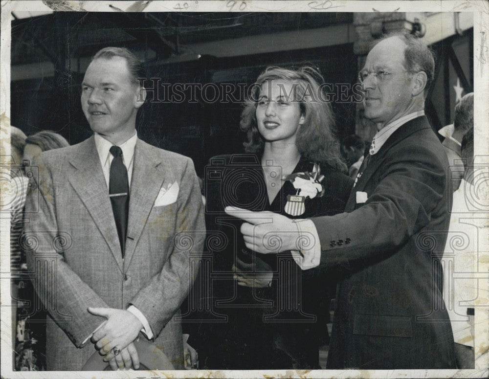 1948 Press Photo Vincent X.Flahusty, Brenda Helsse and Every Brundage. - Historic Images