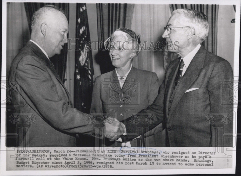 1958 Press Photo Percival Brundage farewell handshake to Pres. Eisenhower. - Historic Images