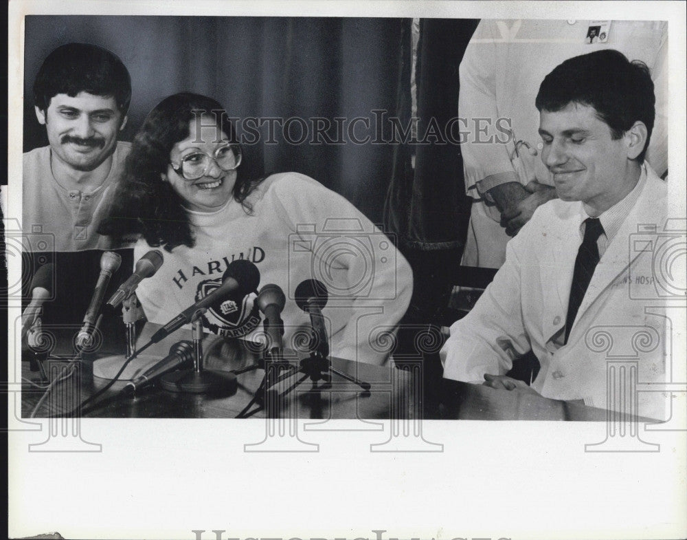 Press Photo Press during a press conference. - Historic Images