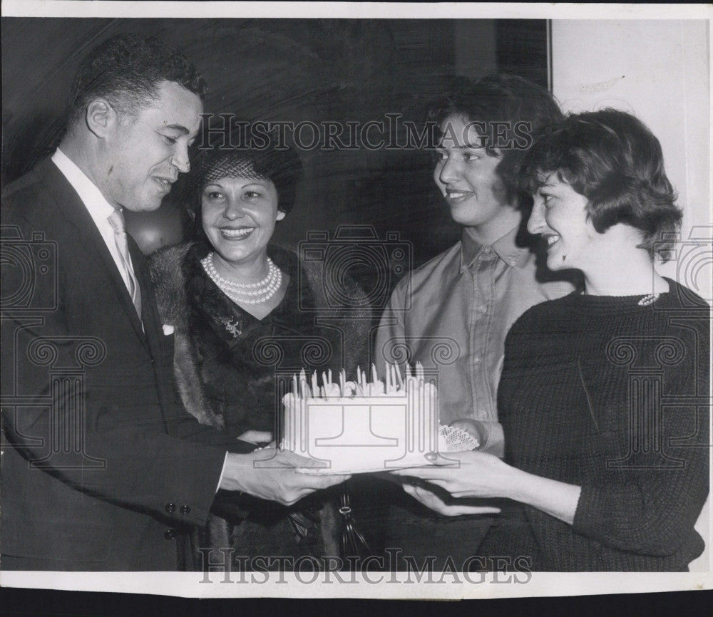 1964 Press Photo Atty.Gen. Edward Brooke to blow his 41 candles, with his wife. - Historic Images