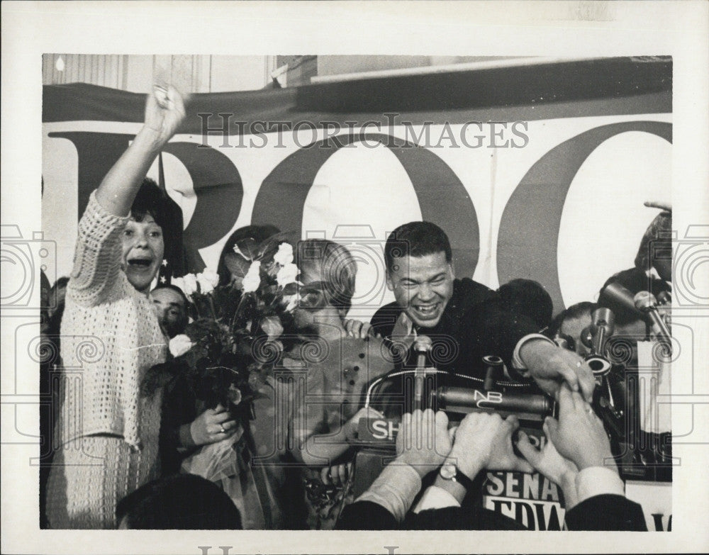 1966 Press Photo Atty. Gen. Edward Brooke, congratulated for his victory. - Historic Images