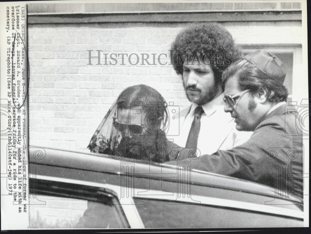 1973 Press Photo Widow of former war prisoner Capt.Edward A. Brudno. - Historic Images