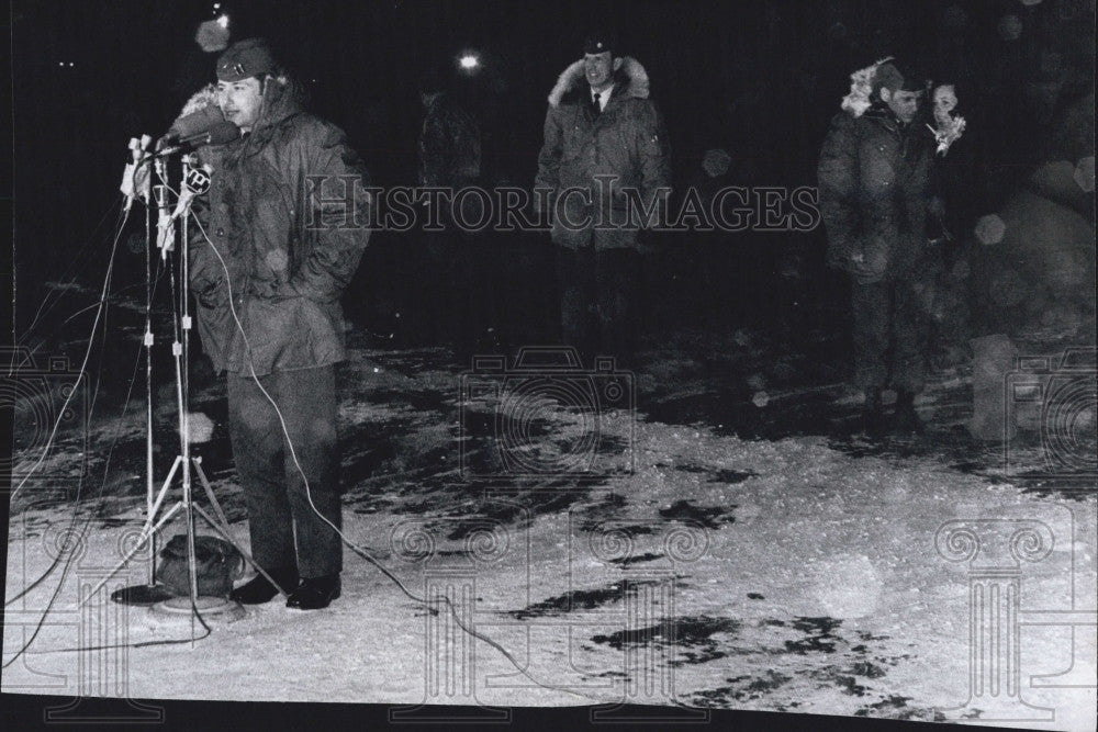 1973 Press Photo Russian Jewish Computer Scientist Brudno speaking Cormier with - Historic Images