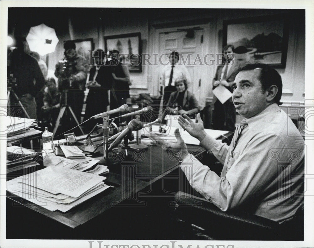 Press Photo Somerville Mayor Eugene Brune speaks about possible corruption in - Historic Images