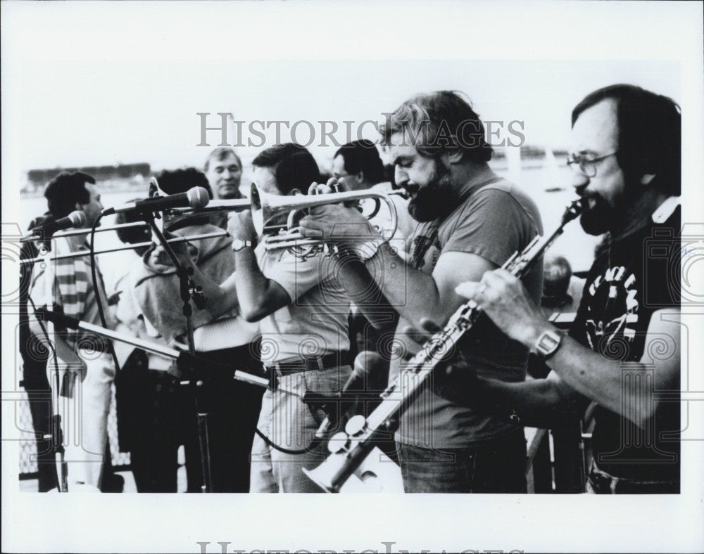 1988 Press Photo The New Black Eagle Jazz Band on Cabaret Jazzboat - Historic Images