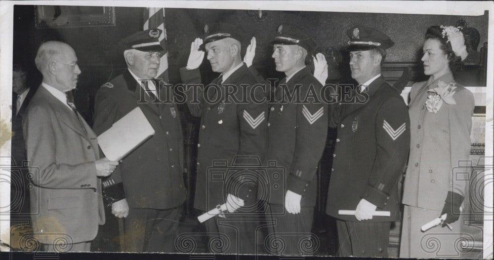 1958 Press Photo New Sergeants take oath. City Clerk Fred H Burke, Chief John - Historic Images