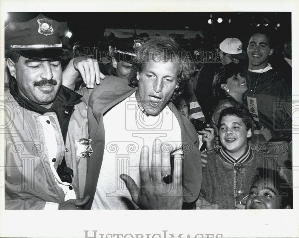 1993 Press Photo Actor Woody Harrelson at a &quot;Cheers&quot; party - Historic Images