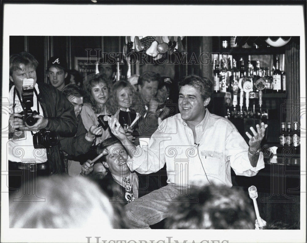 Press Photo Jay Leno, Cheers Final Night In Boston - Historic Images