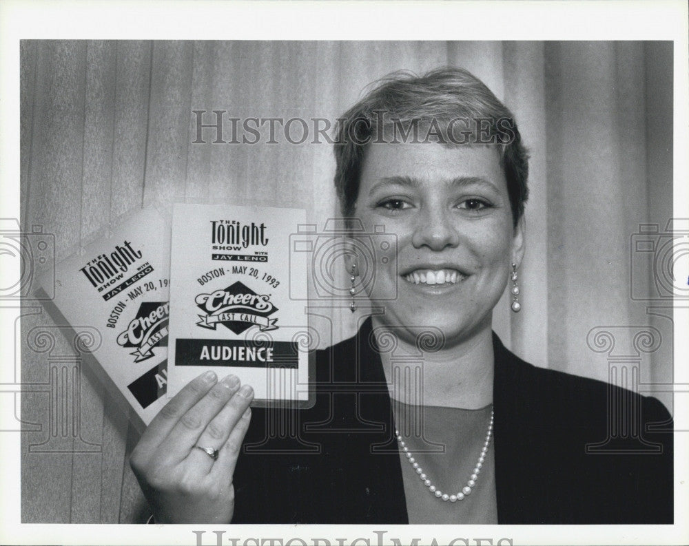 1993 Press Photo Wendy O&#39;Conner Winner Of Tickets For &quot;Cheers&quot; Last Show - Historic Images