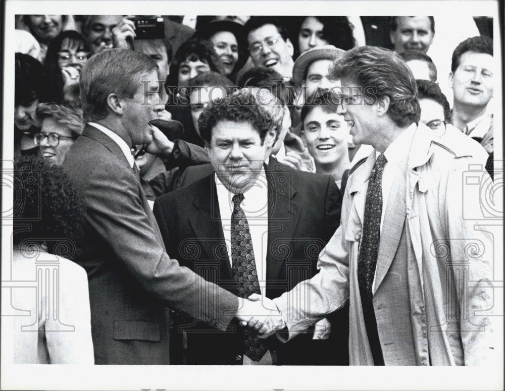 1993 Press Photo Gov Weld With TV Show Cheers Actors George Wendt and Ted Danson - Historic Images