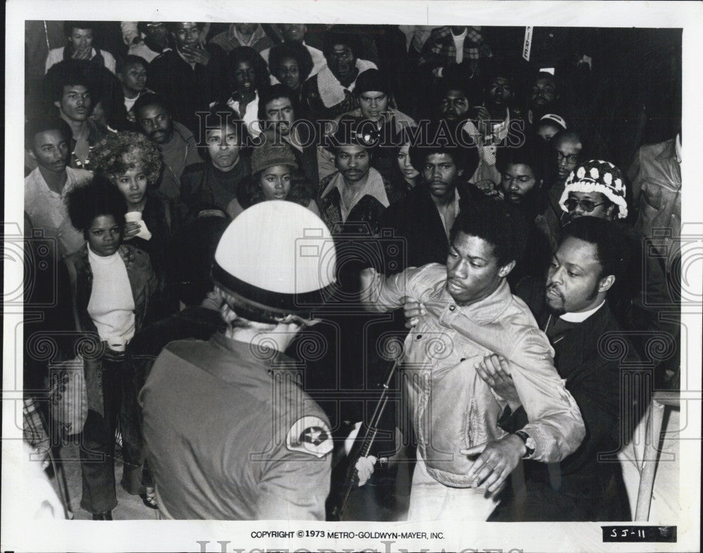 1973 Press Photo Rev. Lee (Roger E. Mosley) in &quot;Sweet Jesus, Preacher Man&quot; - Historic Images