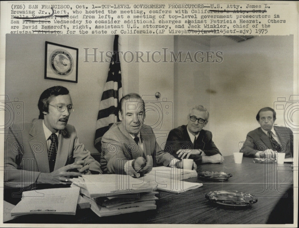 1975 Press Photo US Atty James Browning Jr California Atty Evelle Younger With - Historic Images